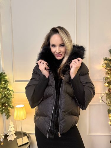 Fekete szörmegalléros kabát