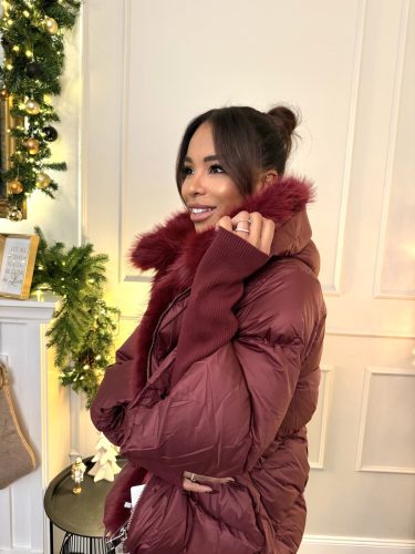 Burgundi szõrmegalléros kabát