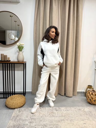 Fehér melegítõ fekete részletekkel